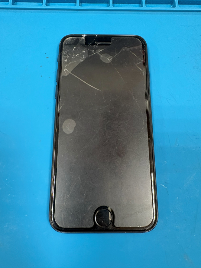 豊川市でiPhone SE（第3世代）の画面交換修理】ガラス割れを即日修理